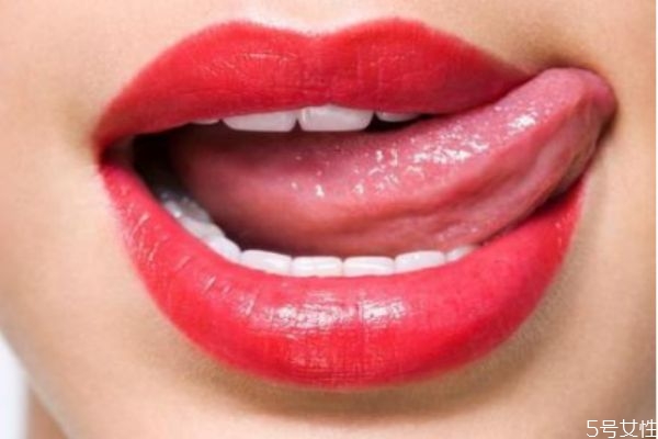 口紅是不是石油做的 口紅和石油有什么關系 口紅是不是石油做的 口紅和石油有什么關系