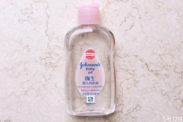 潤(rùn)膚油和潤(rùn)膚露的區(qū)別 潤(rùn)膚油和潤(rùn)膚露的不同