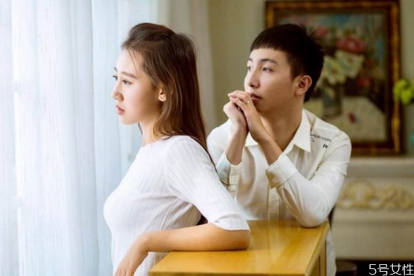 男生逼你說分手的表現(xiàn) 什么表現(xiàn)說明男生在逼你分手 男生逼你說分手的表現(xiàn) 什么表現(xiàn)說明男生在逼你分手