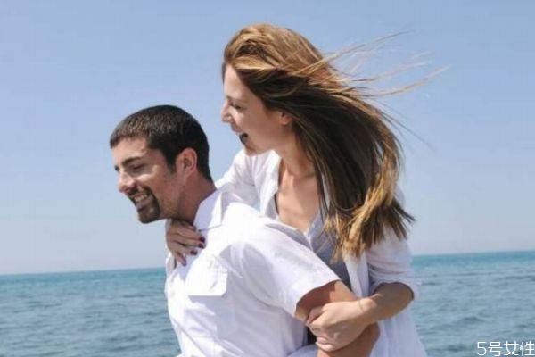 男生逼你說分手的表現(xiàn) 什么表現(xiàn)說明男生在逼你分手