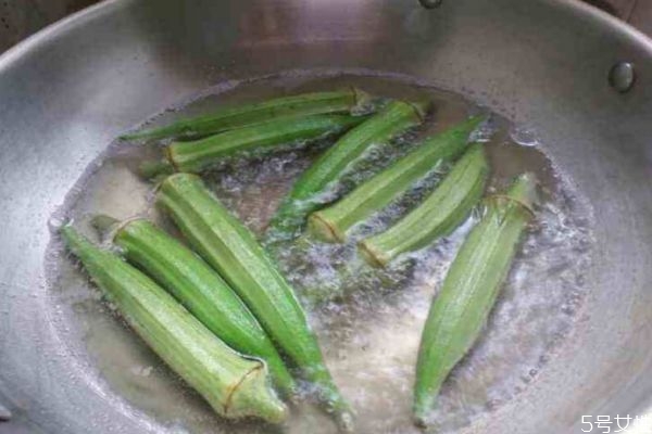 秋葵老了怎么做好吃 老秋葵的美味做法 秋葵老了怎么做好吃 老秋葵的美味做法