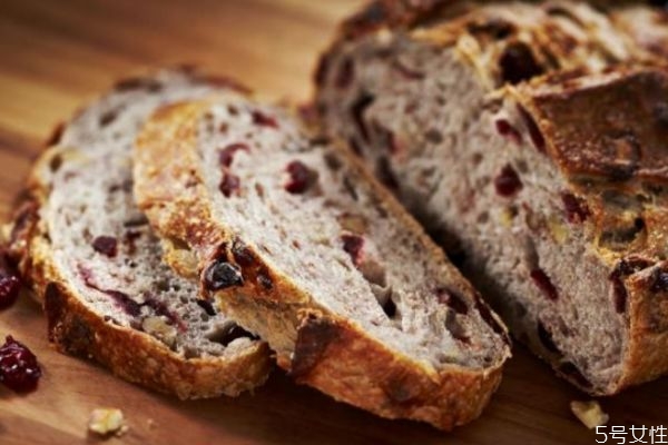 黑麥面包可以當(dāng)主食嗎 黑麥面包的功效 黑麥面包可以當(dāng)主食嗎 黑麥面包的功效