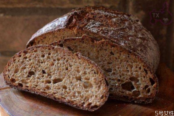 黑麥面包蛋白質(zhì)高嗎 黑麥的營養(yǎng)價值 黑麥面包蛋白質(zhì)高嗎 黑麥的營養(yǎng)價值