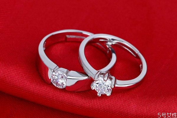 結(jié)婚要不要請同事 結(jié)婚請同事怎么請 結(jié)婚要不要請同事 結(jié)婚請同事怎么請