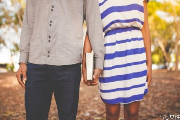 快結(jié)婚的時(shí)候不想結(jié)婚了該怎么辦 婚前焦慮是因?yàn)椴粣?ài)嗎 快結(jié)婚的時(shí)候不想結(jié)婚了該怎么辦 婚前焦慮是因?yàn)椴粣?ài)嗎