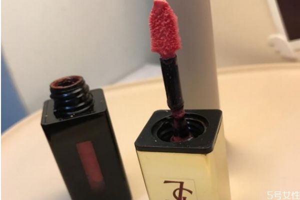 ysl黑管和金管有什么區(qū)別 ysl金管和黑管味道一樣嗎 ysl黑管和金管有什么區(qū)別 ysl金管和黑管味道一樣嗎