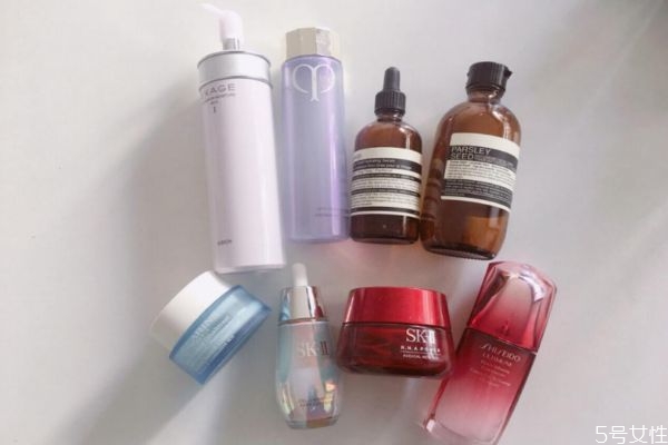 油皮毛孔大適合的精華 什么精華時(shí)候毛孔粗大 油皮毛孔大適合的精華 什么精華時(shí)候毛孔粗大