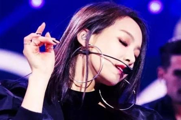 如何判斷水瓶女喜歡你 判斷水瓶女喜歡你的方法 如何判斷水瓶女喜歡你 判斷水瓶女喜歡你的方法