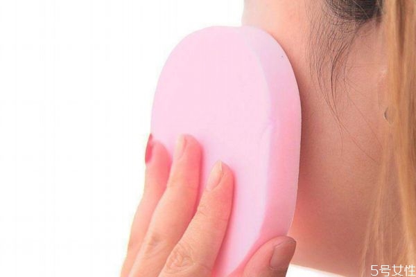 洗臉撲過(guò)期了還可以使用嗎 洗臉巾跟洗臉撲的區(qū)別是什么 洗臉撲過(guò)期了還可以使用嗎 洗臉巾跟洗臉撲的區(qū)別是什么
