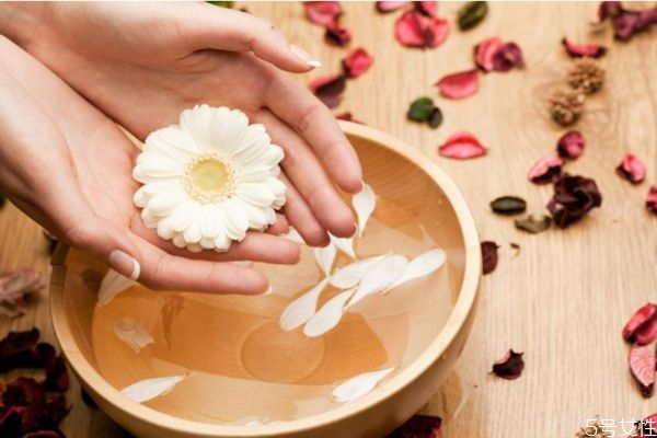 手部護理的方法 手部應(yīng)該怎么護理 手部護理的方法 手部應(yīng)該怎么護理