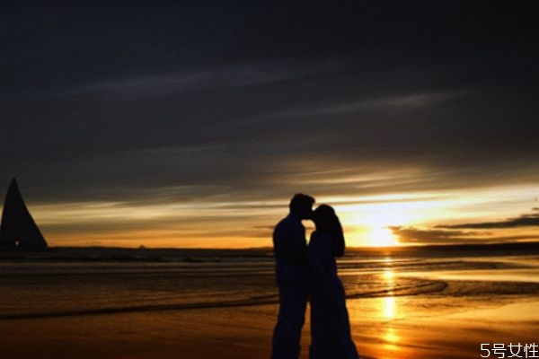 老公出軌說(shuō)明什么 這幾個(gè)表現(xiàn)說(shuō)明男人已經(jīng)出軌了 老公出軌說(shuō)明什么 這幾個(gè)表現(xiàn)說(shuō)明男人已經(jīng)出軌了