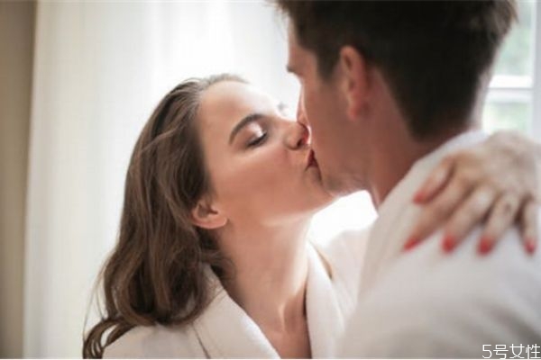 老公出軌說(shuō)明什么 這幾個(gè)表現(xiàn)說(shuō)明男人已經(jīng)出軌了 老公出軌說(shuō)明什么 這幾個(gè)表現(xiàn)說(shuō)明男人已經(jīng)出軌了