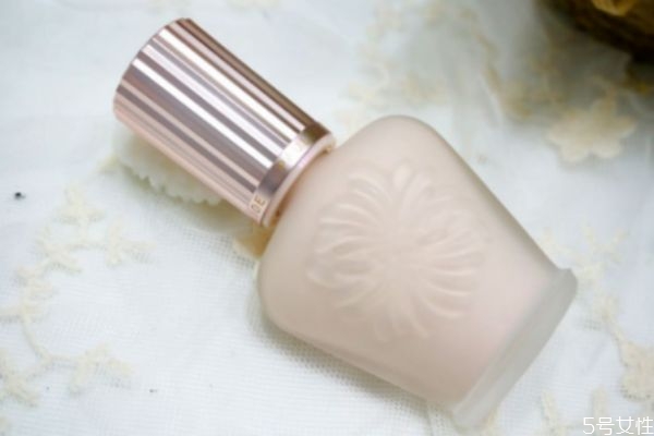 隔離為啥涂起來那么白 隔離霜擦了會(huì)很白嗎