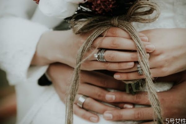 結(jié)婚后感情淡了怎么辦 異地分居的七個危害 結(jié)婚后感情淡了怎么辦 異地分居的七個危害