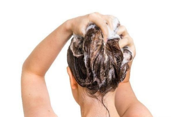 用護(hù)發(fā)素掉頭發(fā)怎么回事 為什么一用護(hù)發(fā)素就掉頭發(fā)多 用護(hù)發(fā)素掉頭發(fā)怎么回事 為什么一用護(hù)發(fā)素就掉頭發(fā)多