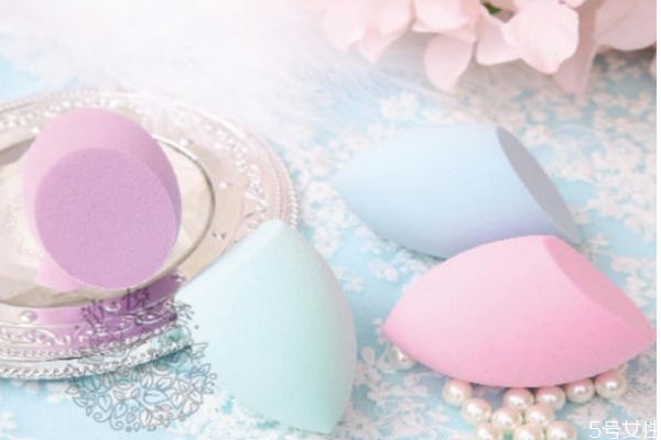 海綿蛋和美妝蛋的區(qū)別 海綿蛋和美妝蛋的的不同 海綿蛋和美妝蛋的區(qū)別 海綿蛋和美妝蛋的的不同