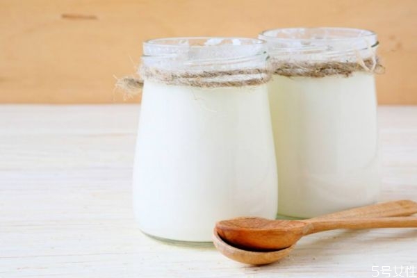 空腹可以喝酸奶嗎 酸奶可以空腹喝嗎 空腹可以喝酸奶嗎 酸奶可以空腹喝嗎