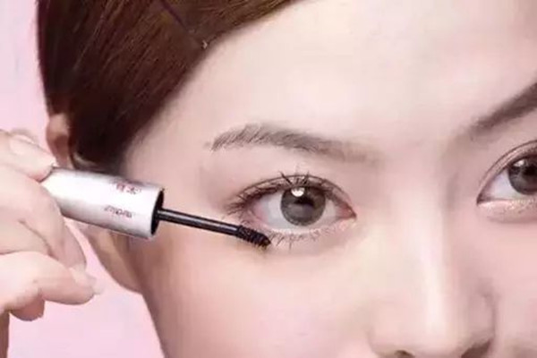 怎樣刷睫毛膏不結(jié)塊 怎樣刷睫毛膏好看呢 怎樣刷睫毛膏不結(jié)塊 怎樣刷睫毛膏好看呢