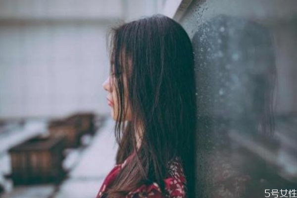 怎么追不愛說話的男生 追不愛說話男生的技巧 怎么追不愛說話的男生 追不愛說話男生的技巧