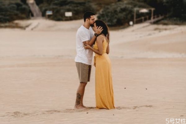 惹老公生氣哄他的短信怎么說(shuō) 給老公道歉的暖心句子 惹老公生氣哄他的短信怎么說(shuō) 給老公道歉的暖心句子