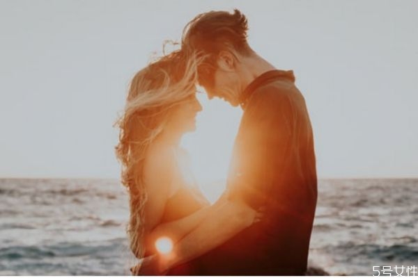 怎樣才能夠夫妻相處和諧 如何調(diào)節(jié)夫妻感情 怎樣才能夠夫妻相處和諧 如何調(diào)節(jié)夫妻感情