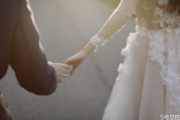 男人出軌后還會碰老婆嗎 男人出軌后會怎么掩飾 男人出軌后還會碰老婆嗎 男人出軌后會怎么掩飾