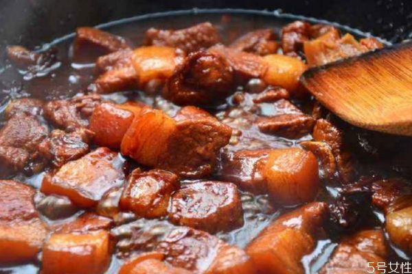 紅燒肉需要燉多久 紅燒肉燉多久好吃 紅燒肉需要燉多久 紅燒肉燉多久好吃