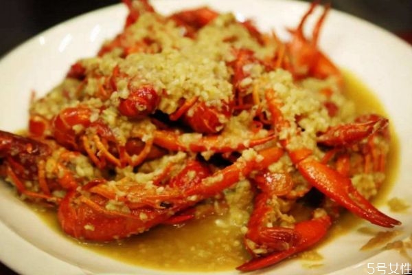 蒜蓉小龍蝦怎么做 蒜蓉小龍蝦正宗做法 蒜蓉小龍蝦怎么做 蒜蓉小龍蝦正宗做法