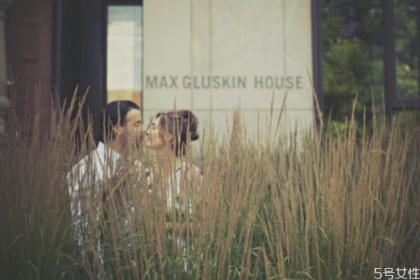 婚姻沒了信任要離婚嗎 怎樣修復夫妻信任關系 婚姻沒了信任要離婚嗎 怎樣修復夫妻信任關系