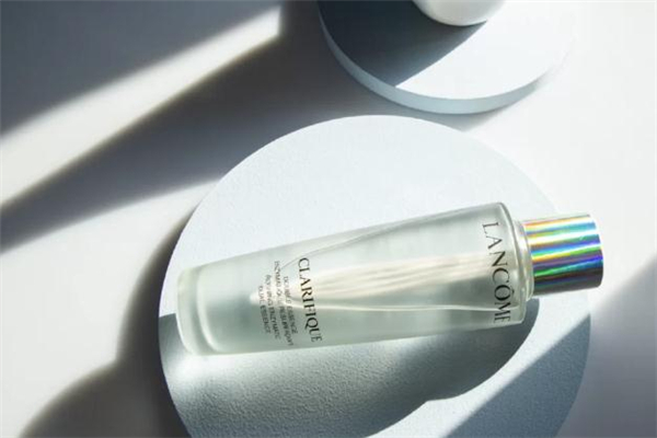 蘭蔻極光水和小黑瓶哪個先用 蘭蔻極光水和小黑瓶的區(qū)別 蘭蔻極光水和小黑瓶哪個先用 蘭蔻極光水和小黑瓶的區(qū)別