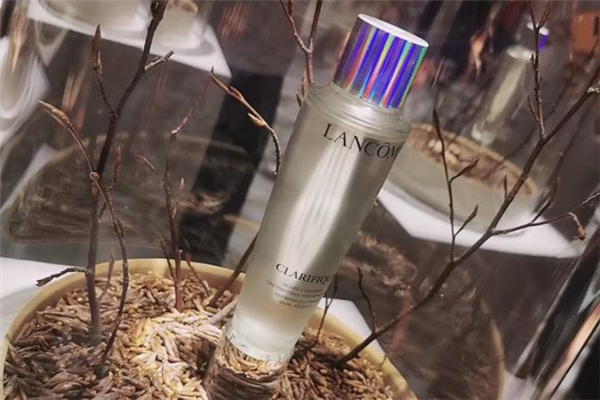 蘭蔻極光水和sk2神仙水哪個好 蘭蔻極光水白天用還是晚上用 蘭蔻極光水和sk2神仙水哪個好 蘭蔻極光水白天用還是晚上用