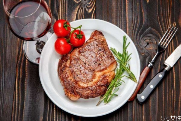 普通的牛肉可以做牛排嗎 牛排一般用什么牛肉做 普通的牛肉可以做牛排嗎 牛排一般用什么牛肉做