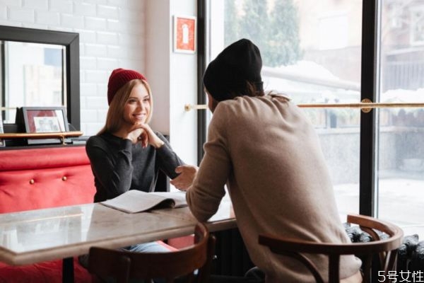 情侶怎么聊天才不無聊 情侶之間怎么聊天有趣 情侶怎么聊天才不無聊 情侶之間怎么聊天有趣