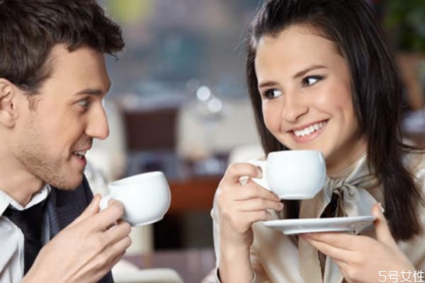 主動跟男生聊天說什么 主動和男生聊天的話題有什么 主動跟男生聊天說什么 主動和男生聊天的話題有什么