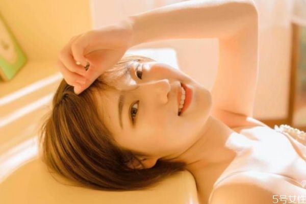 一見鐘情是什么感覺 一見鐘情的感覺是怎么樣 一見鐘情是什么感覺 一見鐘情的感覺是怎么樣