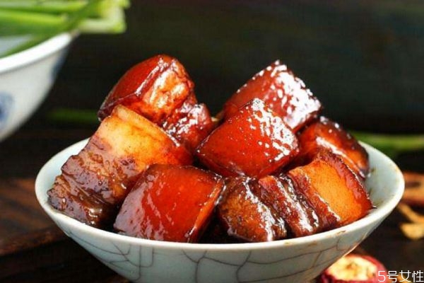 紅燒肉應(yīng)該用哪個地方的肉 什么肉適合做紅燒肉 紅燒肉應(yīng)該用哪個地方的肉 什么肉適合做紅燒肉