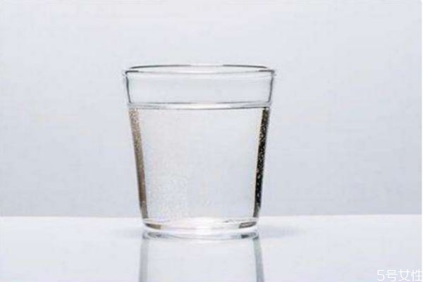 蒸餾水敷臉有哪些功效和作用 蒸餾水和礦泉水的區(qū)別 蒸餾水敷臉有哪些功效和作用 蒸餾水和礦泉水的區(qū)別