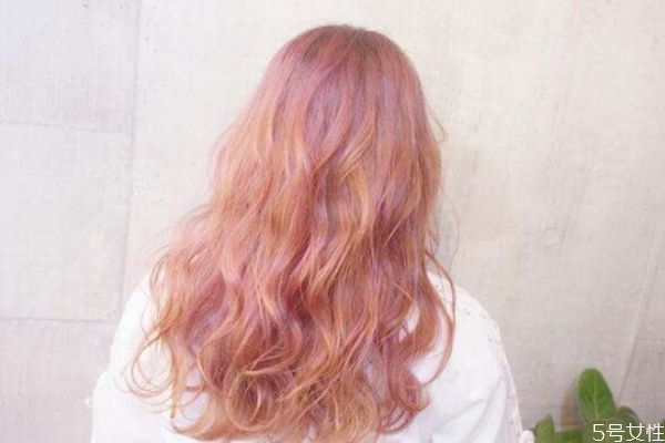 珊瑚橙發(fā)色適合什么膚色 珊瑚橙發(fā)色適合什么年齡 珊瑚橙發(fā)色適合什么膚色 珊瑚橙發(fā)色適合什么年齡