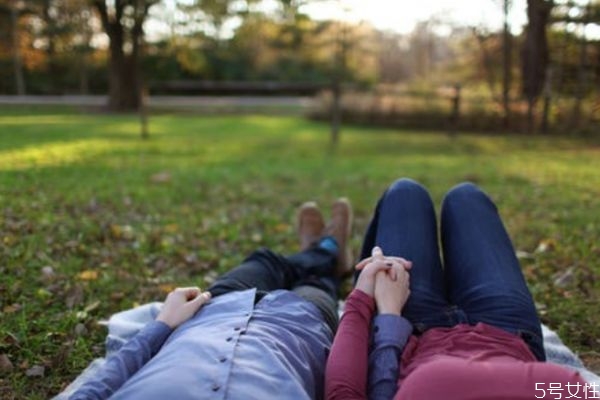 精神出軌與曖昧的區(qū)別 精神出軌了怎么辦 精神出軌與曖昧的區(qū)別 精神出軌了怎么辦