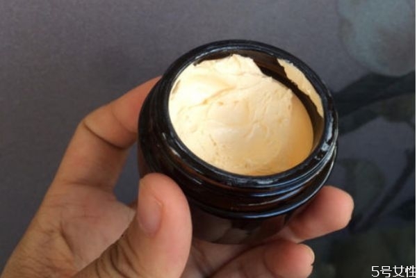 珍珠膏和珍珠霜的區(qū)別 珍珠膏和珍珠霜的不同 珍珠膏和珍珠霜的區(qū)別 珍珠膏和珍珠霜的不同