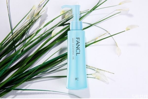 正確卸妝你需注意什么 卸妝要用專門卸妝的產(chǎn)品 正確卸妝你需注意什么 卸妝要用專門卸妝的產(chǎn)品