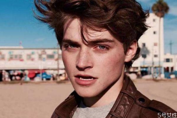 男士祛雀斑的小妙招 男士祛雀斑的小竅門 男士祛雀斑的小妙招 男士祛雀斑的小竅門