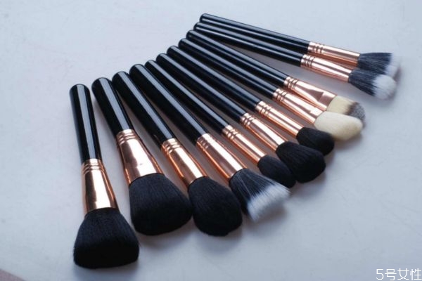 不經(jīng)常清洗化妝刷的危害 為什么要清洗化妝刷 不經(jīng)常清洗化妝刷的危害 為什么要清洗化妝刷