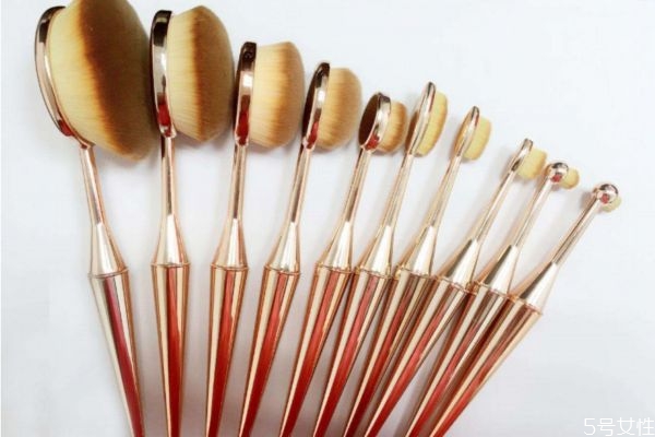 不經(jīng)常清洗化妝刷的危害 為什么要清洗化妝刷 不經(jīng)常清洗化妝刷的危害 為什么要清洗化妝刷