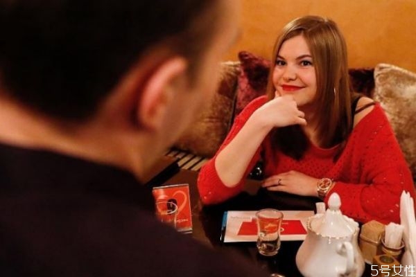 嘴笨如何聊天 嘴笨處對象都聊些什么 嘴笨如何聊天 嘴笨處對象都聊些什么