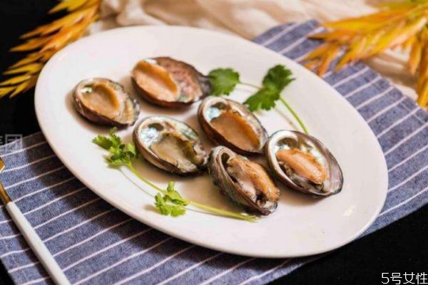 清蒸鮑魚怎么做好吃 清蒸鮑魚的美味做法 清蒸鮑魚怎么做好吃 清蒸鮑魚的美味做法