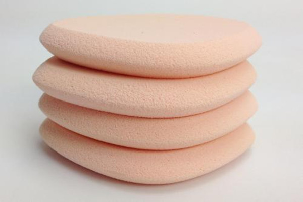 化妝的刷子和粉撲的區(qū)別 化妝刷子和粉撲有什么不同 化妝的刷子和粉撲的區(qū)別 化妝刷子和粉撲有什么不同