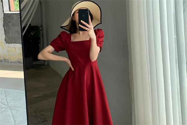 方領(lǐng)連衣裙什么顏色好看 方領(lǐng)連衣裙怎么挑選款式 方領(lǐng)連衣裙什么顏色好看 方領(lǐng)連衣裙怎么挑選款式