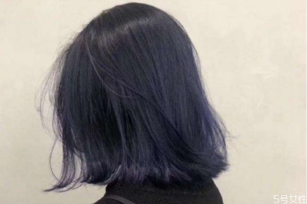 漂完發(fā)能用洗發(fā)水洗嗎 頭發(fā)很油可以染發(fā)嗎 漂完發(fā)能用洗發(fā)水洗嗎 頭發(fā)很油可以染發(fā)嗎