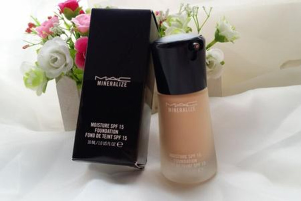 魅可礦質(zhì)潤澤粉底液好用嗎 魅可礦質(zhì)潤澤粉底液適合什么膚質(zhì) 魅可礦質(zhì)潤澤粉底液好用嗎 魅可礦質(zhì)潤澤粉底液適合什么膚質(zhì)